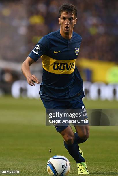 Rodrigo Bentancur of Boca Juniors drives the ball during a match between Boca Juniors and San Lorenzo as part of 23rd round of Torneo Primera...