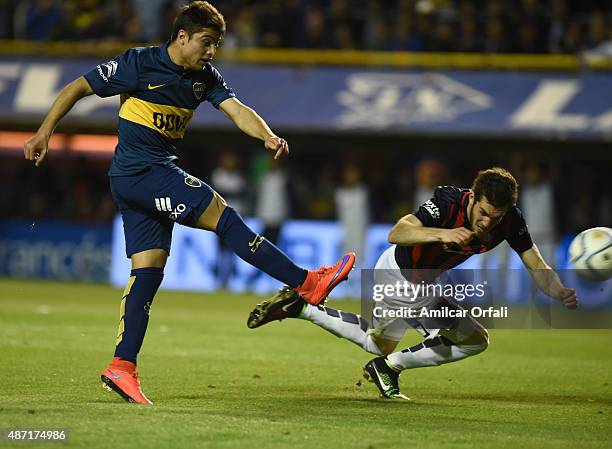 Sebastian Palacios of Boca Junior kicks the ball during a match between Boca Juniors and San Lorenzo as part of 23rd round of Torneo Primera Division...