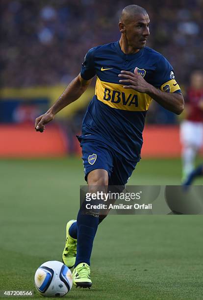 Daniel Diaz of Boca Juniors drives the ball during a match between Boca Juniors and San Lorenzo as part of 23rd round of Torneo Primera Division 2015...
