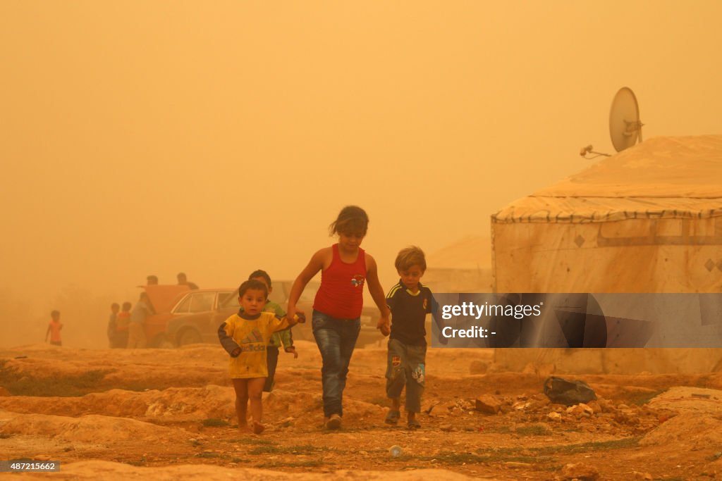 TOPSHOT-LEBANON-SYRIA-CONFLICT-REFUGEES-WEATHER