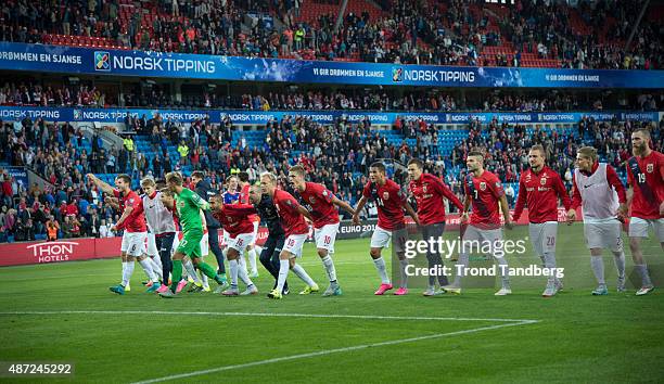 September 06: The Norwegian Team thanks the spectators after victory in the EURO 2016 Qualifier between Norway and Croatia at the Ullevaal Stadion on...