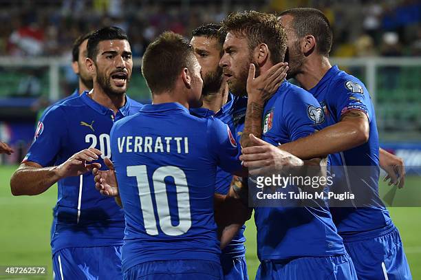 Daniele De Rossi of Italy celebrates with team mates after scoring a penalty during the UEFA EURO 2016 Qualifier match between Italy and Bulgaria on...