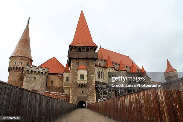 castle in transylvania - burg vajdahunyad stock-fotos und bilder