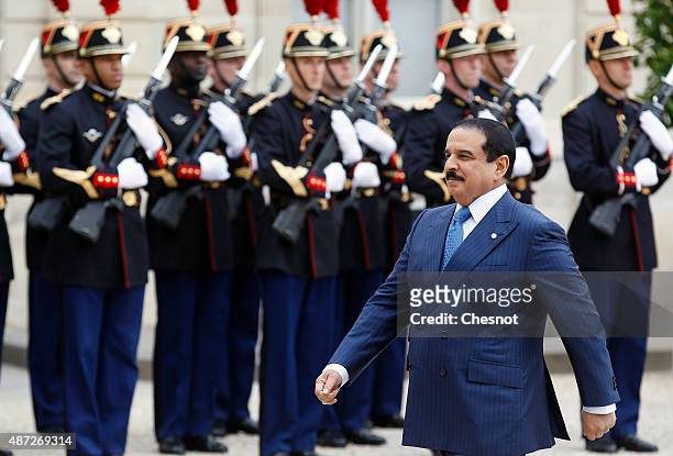 King Hamad Bin Isa Al Khalifa of Bahrain arrives at the Elysee Palace for a meeting with French President Francois Hollande on September 08, 2015 in...