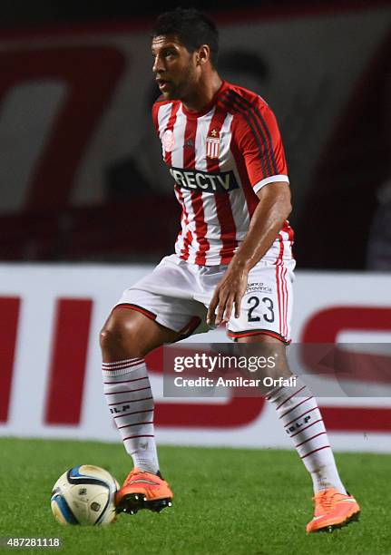 Sebastian Dominguez of Estudiantes de la Plata during a match between Estudiantes and Aldosivi as part of 23rd round of Torneo Primera Division 2015...