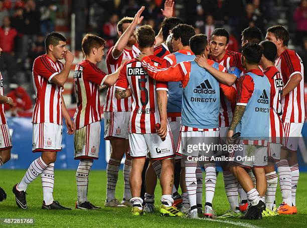 Players of Estudiantes celebrate after winning a match between Estudiantes and Aldosivi as part of 23rd round of Torneo Primera Division 2015 at...