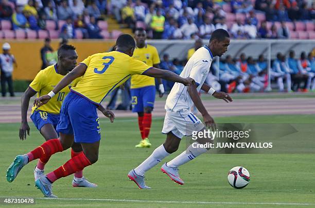 Footballer Jerry Bengtson of Honduras is marked by Frickson Erazo of Ecuador during their friendly match in Quito, on September 8, 2015. AFP PHOTO /...