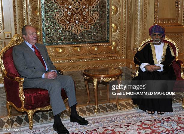 Omani leader Sultan Qaboos bin Said sits with Spanish King Juan Carlos during a welcome ceremony in Muscat on April 29, 2014. AFP PHOTO/MOHAMED...