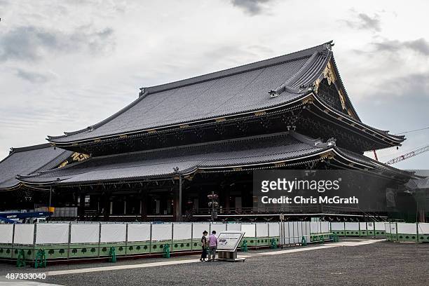 Tourists view a map amid restoration construction at the Higashi-Honganji Temple on September 5, 2015 in Kyoto, Japan. The famous city of Kyoto is...