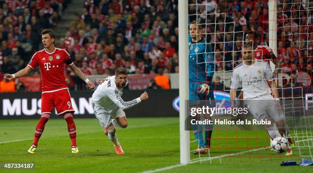 Sergio Ramos of Real Madrid scores a goal during the UEFA Champions League Semi Final second leg match between FC Bayern Muenchen and Real Madrid at...
