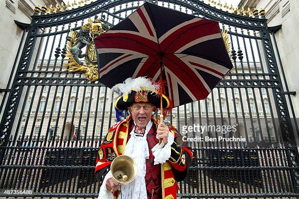 Royal wellwisher Tony Appleton poses outside Buckingham Palace in a traditional town crier outfit on September 9, 2015 in London, England. Today, Her...