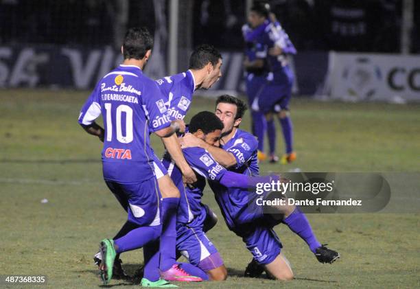 Andrés Nicolás Olivera of Defensor Sporting celebrates with teammates after scoring his team's second goal during a second leg match between Defensor...