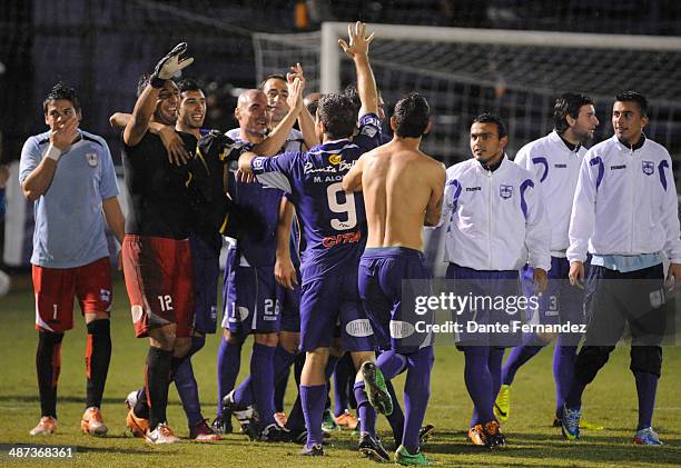 Players of Defensor Sporting celebrate the victory against The Strongest during a second leg match between Defensor Sporting and The Strongest as...