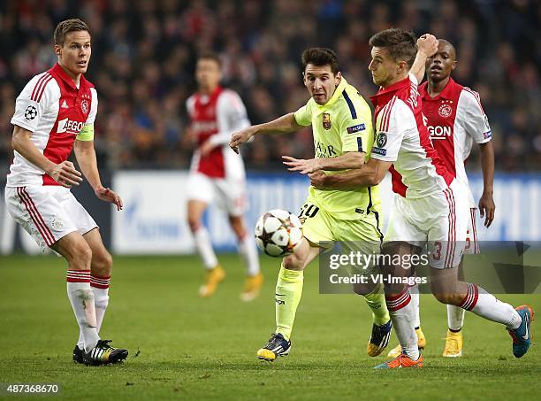 Ajax-Barcelona Champiosn League Joel Veltman stopt Lionel Messi ten koste van een rode kaart Foto ; Pim Ras during the UEFA Champions League group f...