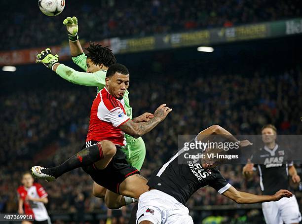 Feyenoord-AZ Strijd in de Kuip; Doelman Esteban in fysiek duel met Kazim-Richards. Poulsen zit in de mangel foto ;' pim Ras during the Dutch...