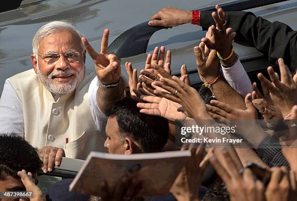 Modi Sign 342 Narendra Modi Casts His Vote In Ahmedabad Stock Photos, High-Res ...