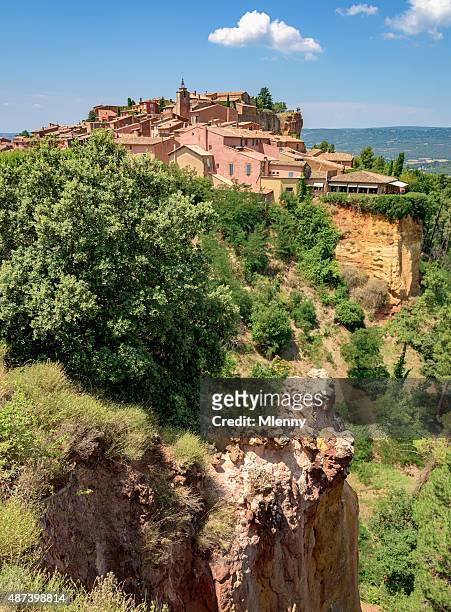 roussillon village, ochre path france - languedoc roussillon stock pictures, royalty-free photos & images