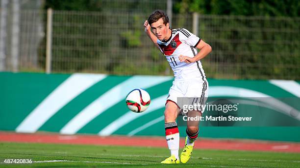 Yari Otto of U17 Germany plays the ball during the match between U17 Germany v U17 Italy at Weserstadion "Platz 11" on September 9, 2015 in Bremen,...