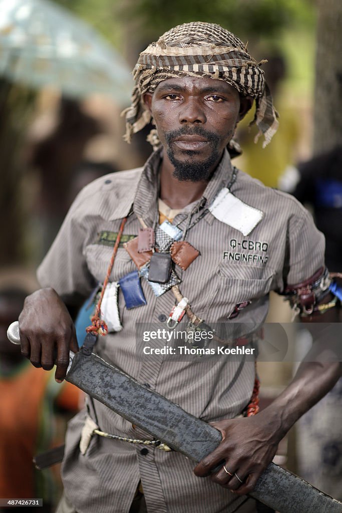 An antibalaka fighter holding a machete in a village outside Bangui
