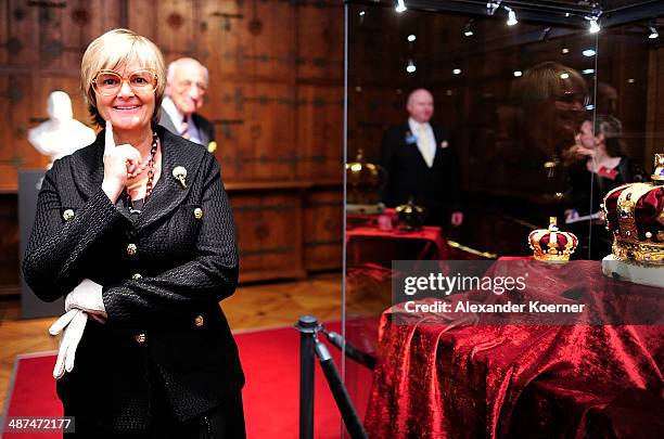 Countess Gloria von Thurn und Taxis stands in front of the Royal Crown of Hanover during the official opening of the 'Der Weg zur Krone - Das...