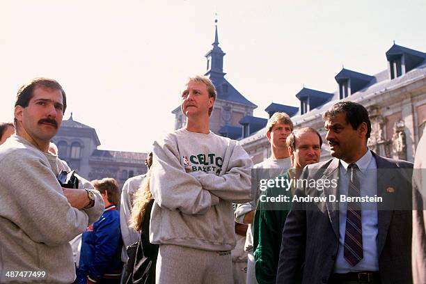 Larry Bird of the Boston Celtics walks to El Ayuntamiento, Madrid's City Hall to meet Mayor Juan Barranco during the 1988 McDonald's Championships on...