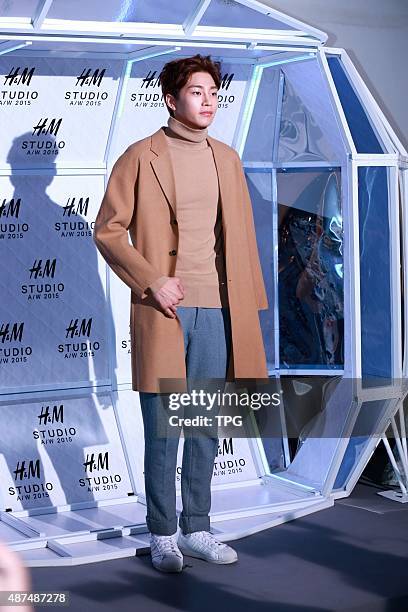 Ye-won Kang and T-ARA Hyo Min attends the H&M FW fashion show red carpet on 09th September, 2015 in Seoul, South Korea.