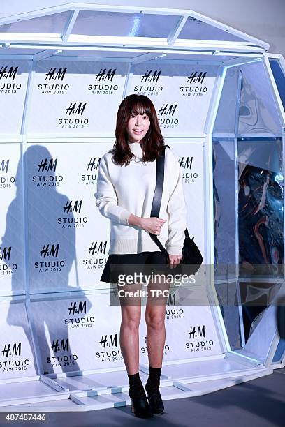 Ye-won Kang and T-ARA Hyo Min attends the H&M FW fashion show red carpet on 09th September, 2015 in Seoul, South Korea.