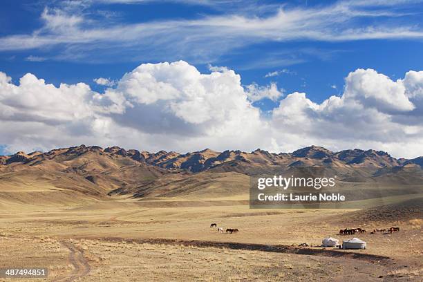 Gurvan Gurvan Saikhan Mountains Photos and Premium High Res Pictures - Getty ...