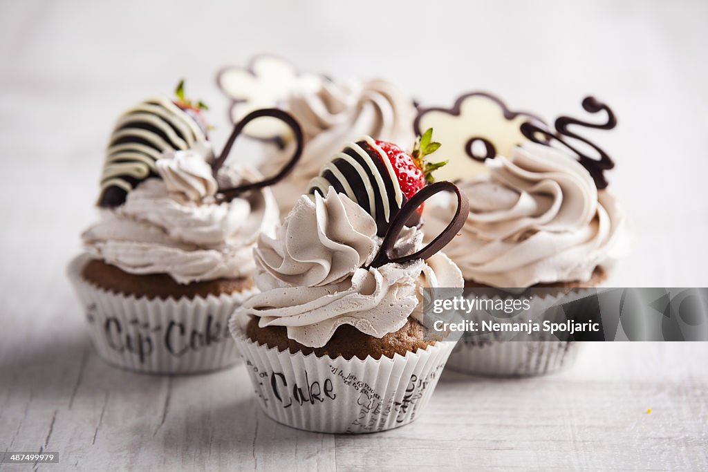 Cupcakes with chocolate strawberry