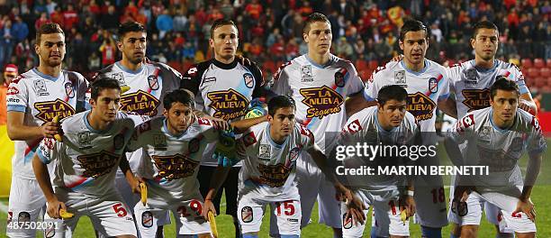 Argentina's Arsenal's footballers pose holding bananas against racism before their Copa Libertadores 2014 football match against Chile's Union...