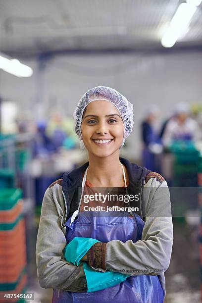 we process the food that will eventually reach you - haarnet stockfoto's en -beelden