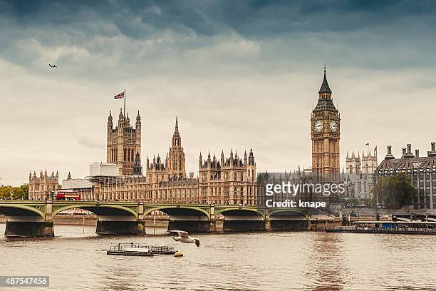big ben and the parliament in london - london england stockfoto's en -beelden