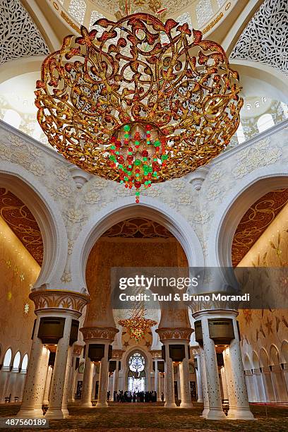 abu dhabi, sheikh zayed grand mosque - abu dhabi mosque stock pictures, royalty-free photos & images