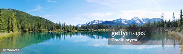 vista panorâmica do esquecer não-me-pond, alberta, canadá - kananaskis - fotografias e filmes do acervo