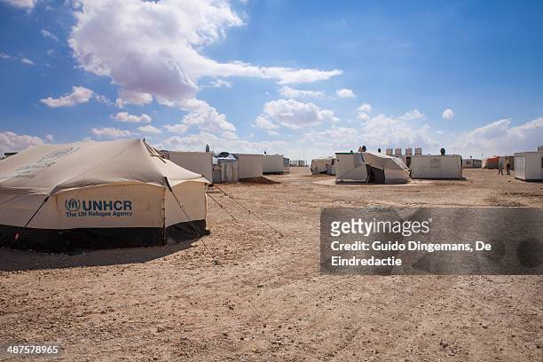 zaatari syrian refugee camp in jordan - refugee camp stock pictures, royalty-free photos & images