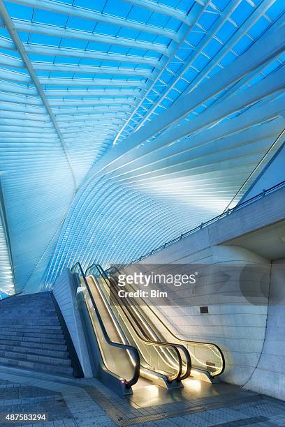 futuristic train station illuminated at night - liege belgium stock pictures, royalty-free photos & images