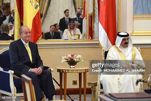 Spanish King Juan Carlos sits next to Bahraini King Hamad bin Isa Al-Khalifa during an official welcome ceremony at Gudaibiya Palace, in the Bahraini...