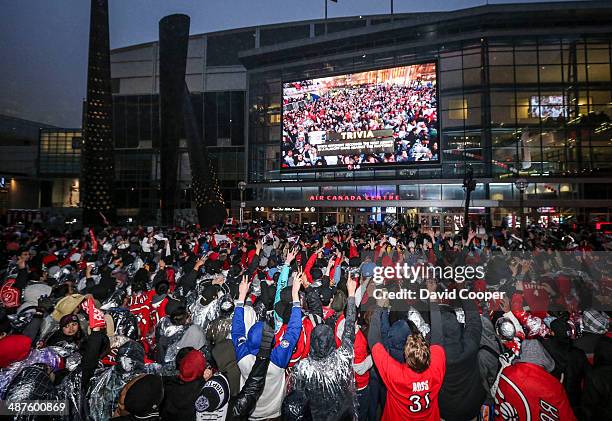 Toronto Raptors Watch 2,200 Toronto Raptors Watches Stock Photos, High-Res Pictures, and ...