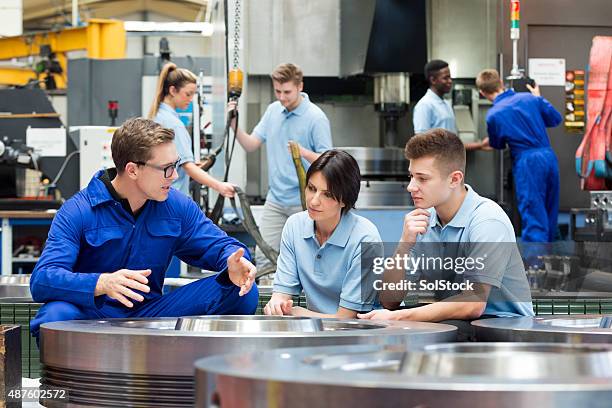 máquina trabalhadores de fábrica - trainee imagens e fotografias de stock