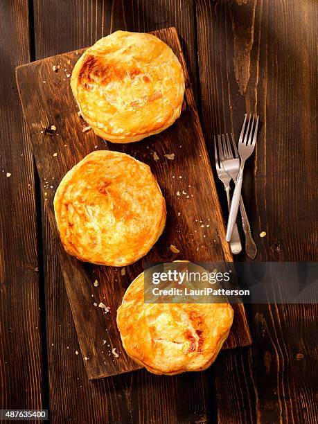 puff pastry pot pie's - savory pie stockfoto's en -beelden