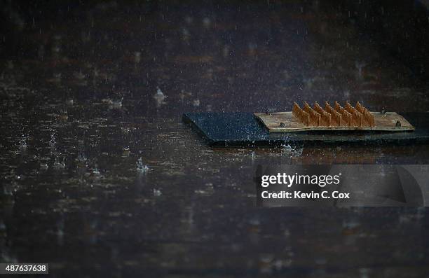 Dugout Raining 1,932 Atlanta Rain Stock Photos, High-Res Pictures, and Images - Getty ...