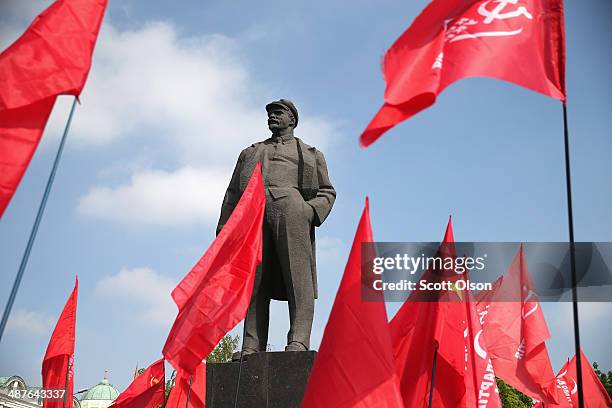 Lenin Supporters Communist Statue Photos and Premium High Res Pictures - Getty Images