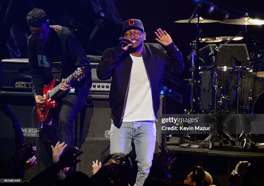 2014 iHeartRadio Music Awards - Show