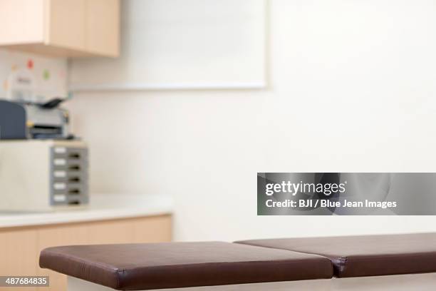medical examination room - examination table stock pictures, royalty-free photos & images