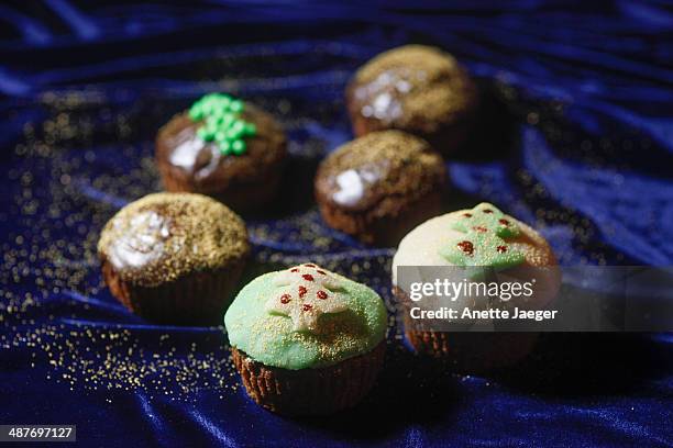 chocolate muffins - anette jaeger stock-fotos und bilder