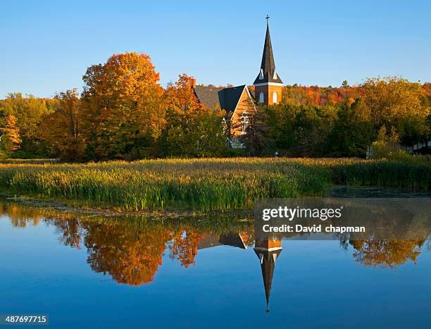 united church, circa 1895, reflected in mill pond, knowlton, eastern townships, quebec, canada - eastern townships quebec stock pictures, royalty-free photos & images