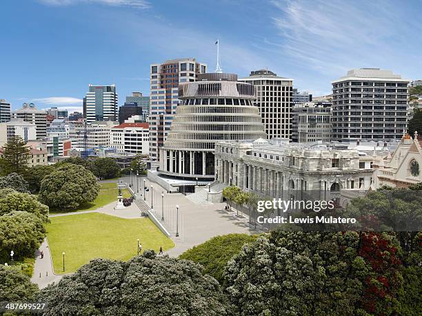 aerial view of the beehive and nz parliament house - 2008 fotografías e imágenes de stock