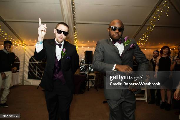 groom and groomsman dancing at reception - allure magazine reception for release of her style stockfoto's en -beelden