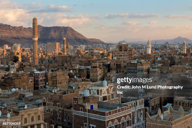 view of saana cityscape, yemen - jemen stockfoto's en -beelden