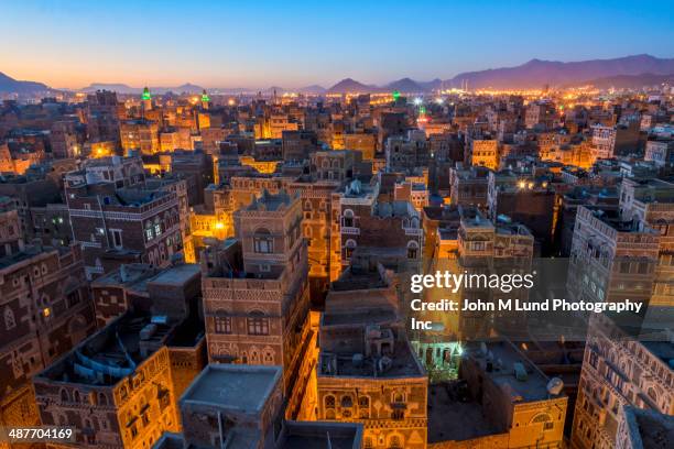 aerial view of saana cityscape at twilight, yemen - 薩那 個照片及圖片檔